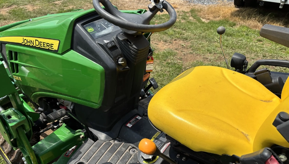 Micro-tracteur John Deere chez Défi-Mat Jardin
