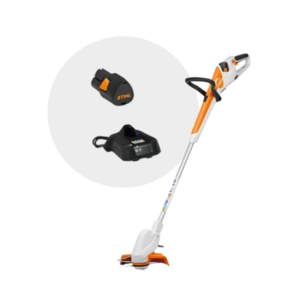 Coupe-bordures à batterie STIHL FSA 30 PACK avec batterie et chargeur, disponible chez Défi-Mat Jardin.