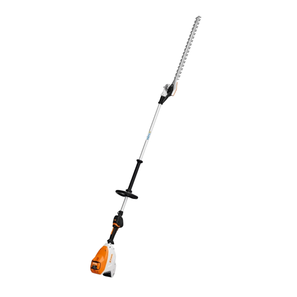 Taille-haies sur perche à batterie STIHL HLA 140 pour les haies hautes, disponible chez Défi-Mat Jardin.