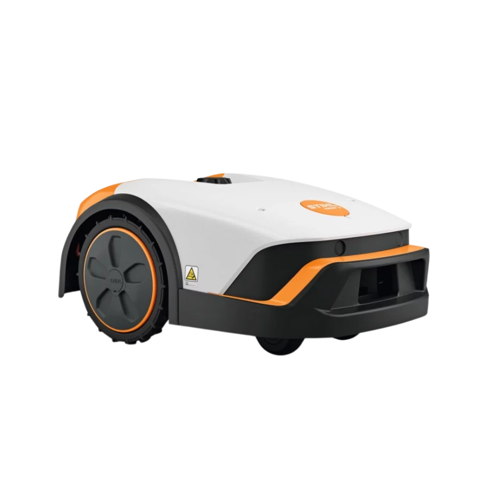 Robot tondeuse STIHL iMOW® 3 pour l'entretien automatique des pelouses, disponible chez Défi-Mat Jardin.