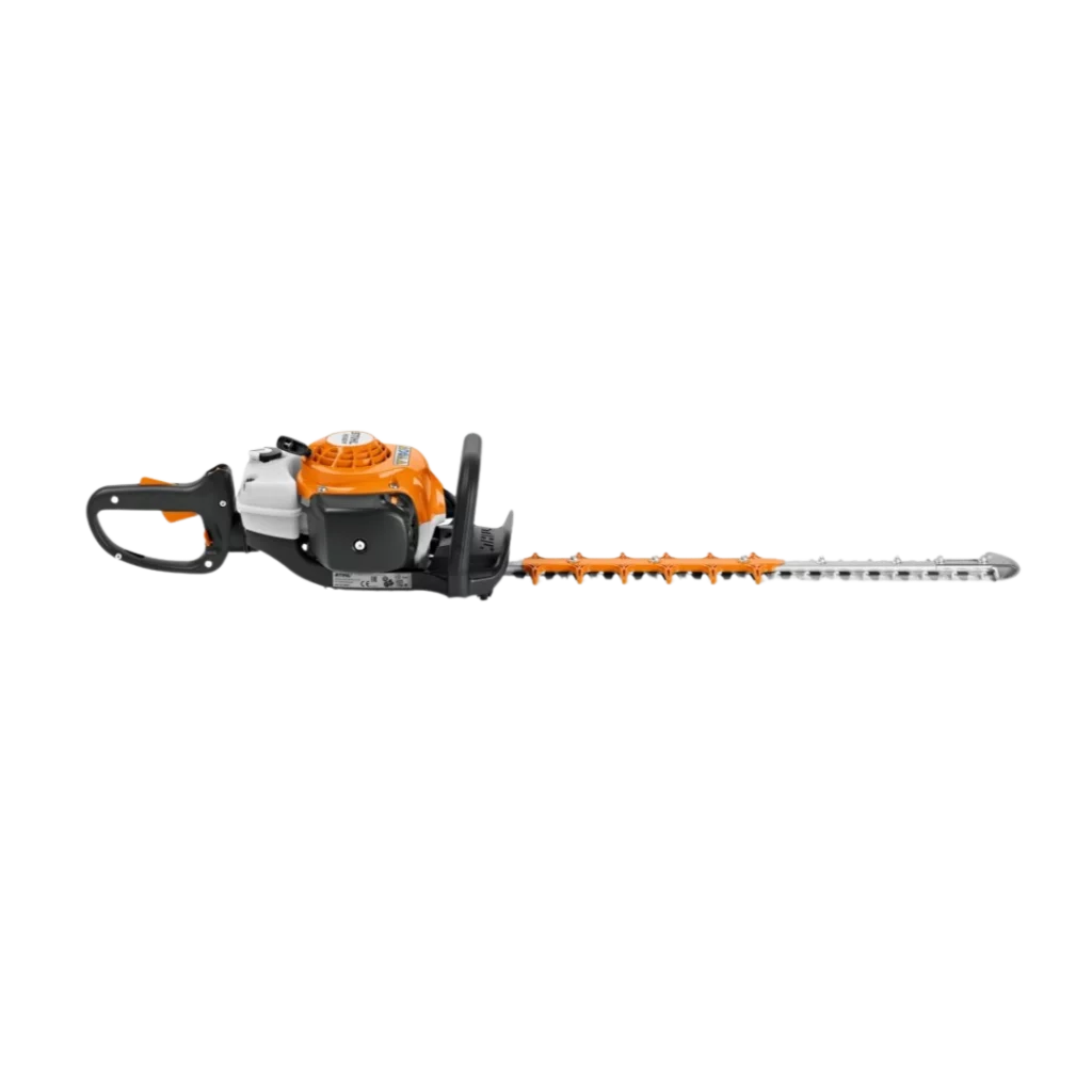 Taille-haies thermique professionnel STIHL HS 82 R avec lames à dents espacées pour travaux intensifs, disponible chez Défi-Mat Jardin.